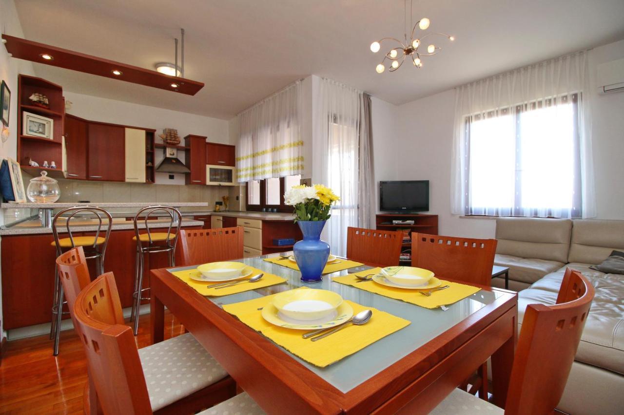 Polo apartments Rovigno Esterno foto